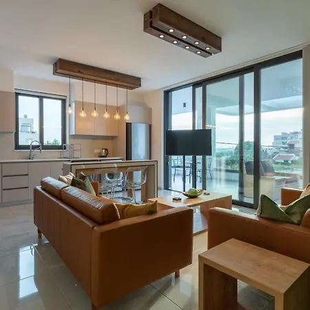 Beachcomber 2-bedroom In Апартаменты Ларнака
