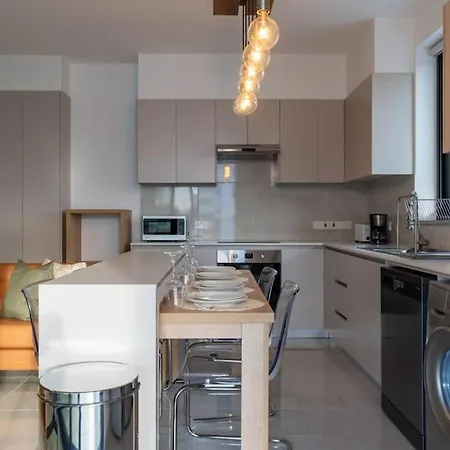 Apartment Beachcomber 2-bedroom In Larnaca
