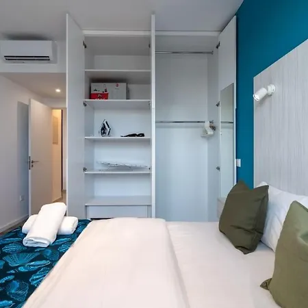 Beachcomber 2-bedroom In * Larnaca