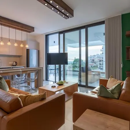 Beachcomber 2-bedroom In Apartment *