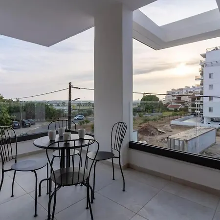 Beachcomber 2-bedroom In Apartment Larnaca