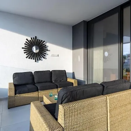 Apartament Beachcomber 2-bedroom In Larnaca