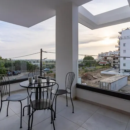 Beachcomber 2-bedroom In * Larnaca
