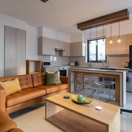 Apartment Beachcomber 2-bedroom In *